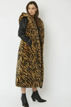 JAYLEY Animal Print Shania Faux Fur Long Length Hooded Gilet -Deals Fabulous Women Wear Store jayley animal print shania faux fur long length hooded gilet p6203 69966 image