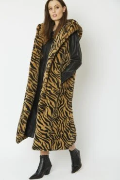 JAYLEY Animal Print Shania Faux Fur Long Length Hooded Gilet -Deals Fabulous Women Wear Store jayley animal print shania faux fur long length hooded gilet p6203 69969 image
