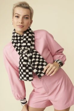 JAYLEY Black And White Checkered Faux Fur Scarf With Bow Detail Fastening