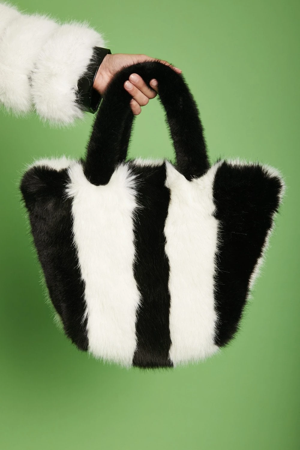 JAYLEY Black And White Hand Crafted Eco Bamboo Faux Fur Bag 2 JAYLEY Black And White Hand Crafted Eco Bamboo Faux Fur Bag - Image 2