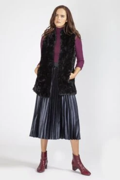JAYLEY Black Hand Knitted Faux Fur Gilet