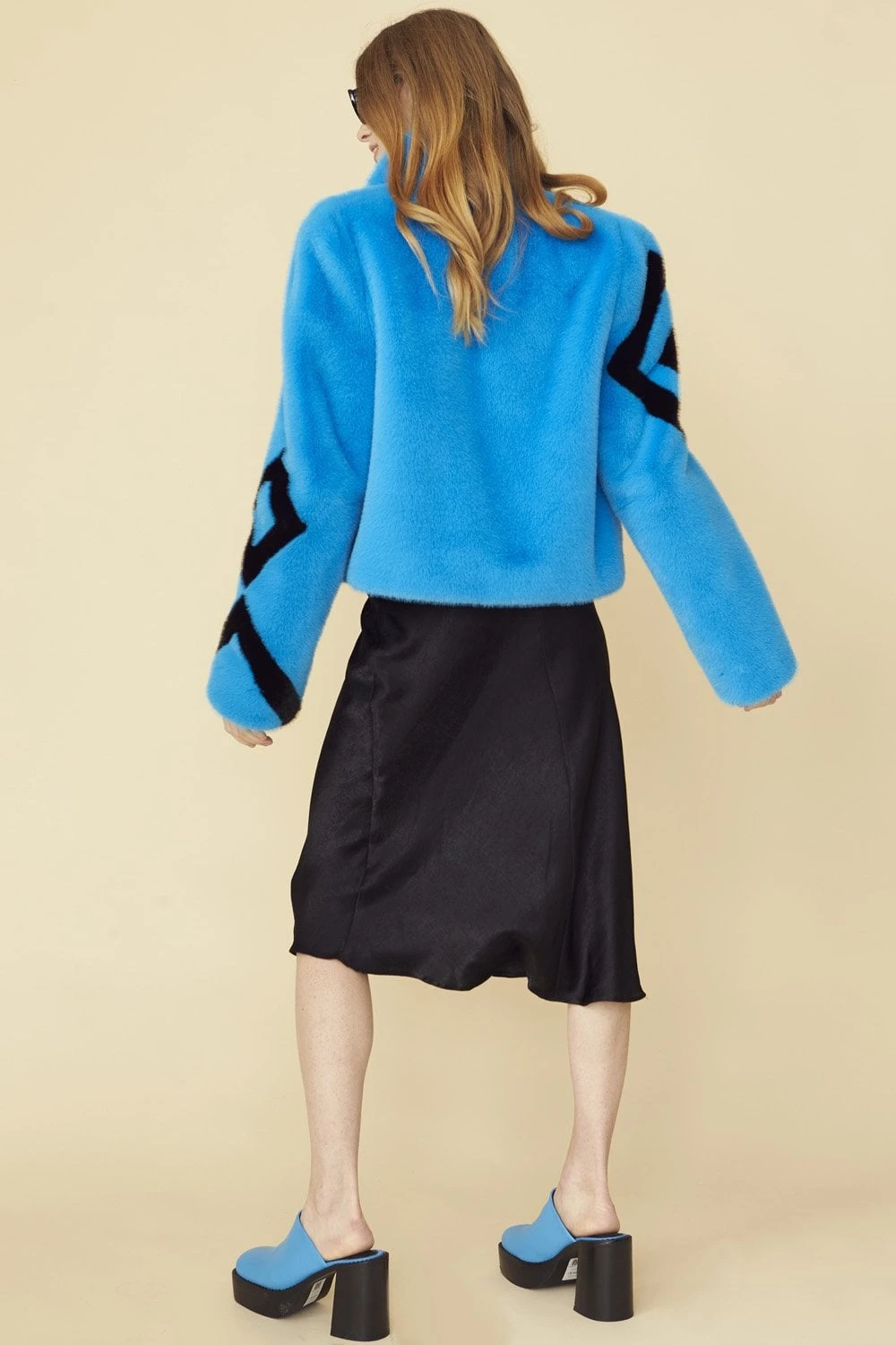 JAYLEY Blue Faux Fur Cropped Jacket 2 JAYLEY Blue Faux Fur Cropped Jacket - Image 2