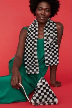 JAYLEY Checkered Mint And Black Faux Fur Pyramid Bag