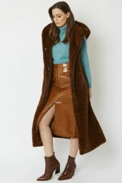 JAYLEY Chocolate Shania Faux Fur Long Length Hooded Gilet 6 JAYLEY Chocolate Shania Faux Fur Long Length Hooded Gilet -Deals Fabulous Women Wear Store jayley chocolate shania faux fur long length hooded gilet p6202 69954 image