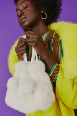 JAYLEY Cream Faux Fur Bag -Deals Fabulous Women Wear Store jayley cream faux fur bag p4936 80920 image