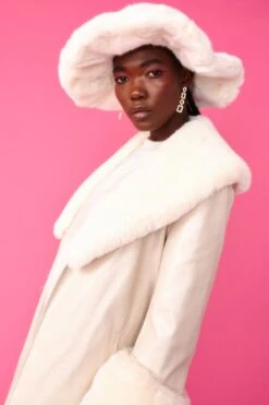 JAYLEY Cream Faux Fur Oversized Hat