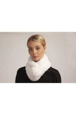 JAYLEY Cream Faux Fur Scarf