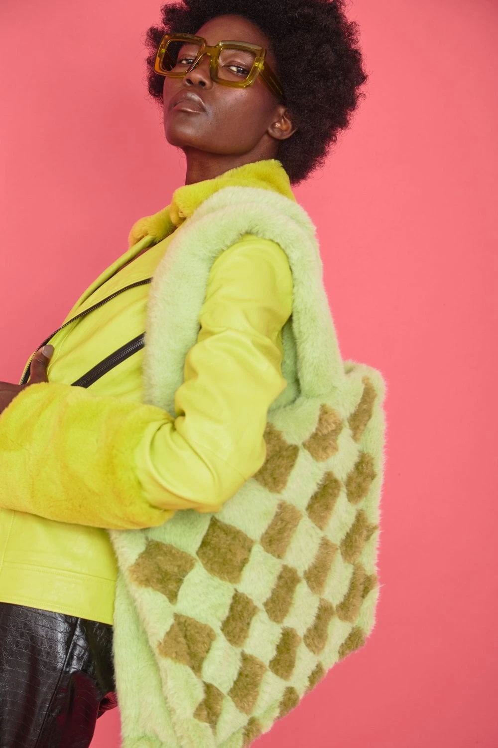 JAYLEY Faux Fur Hand Woven Checkered Tote Bag 3 JAYLEY Faux Fur Hand Woven Checkered Tote Bag - Image 3