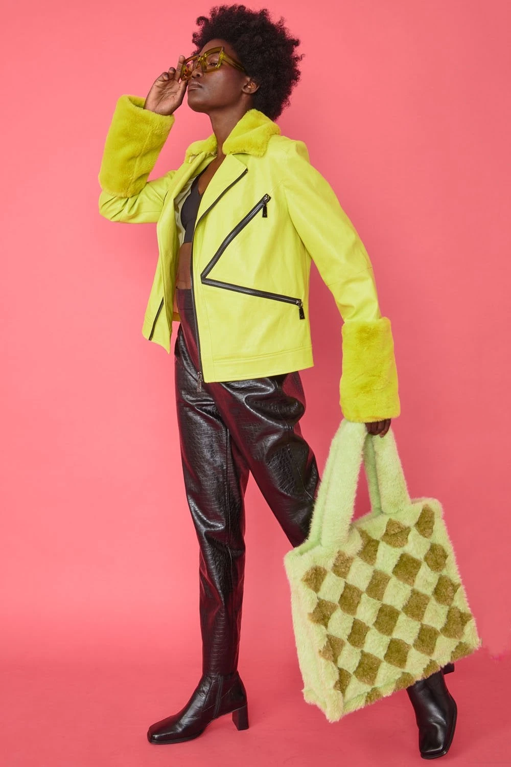 JAYLEY Faux Fur Hand Woven Checkered Tote Bag 4 JAYLEY Faux Fur Hand Woven Checkered Tote Bag - Image 4