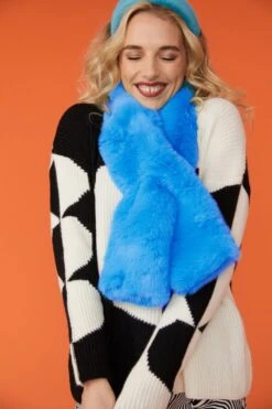 JAYLEY Faux Fur Scarf In Blue
