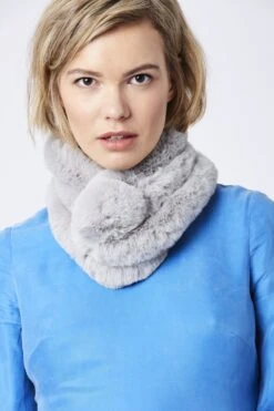 JAYLEY Grey Faux Fur Scarf