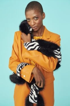 JAYLEY Handcraft Faux Fur Chain Scarf In Zebra Print