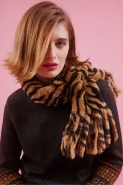 JAYLEY Leopard Print Faux Fur Animal Print Scarf