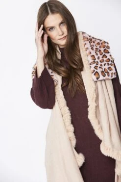 JAYLEY Pink Leopard Print Faux Fur Scarf -Deals Fabulous Women Wear Store jayley pink leopard print faux fur scarf p4649 61460 image