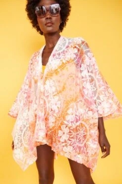 JAYLEY Short Pink Lilly Shibori Lace Kimono