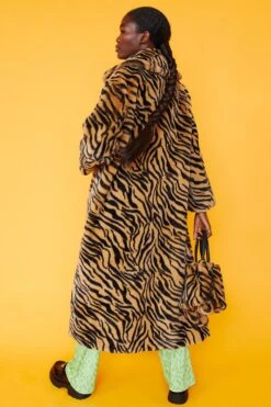 JAYLEY Tiger Print Faux Fur Bag -Deals Fabulous Women Wear Store jayley tiger print faux fur bag p4947 76467 image