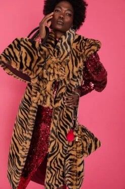 JAYLEY Tiger Print Faux Fur Hooded Tiger Print Maxi Gilet -Deals Fabulous Women Wear Store jayley tiger print faux fur hooded tiger print maxi gilet p6233 75547 image